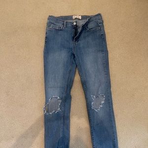 Free people skinny jeans with rip in knees